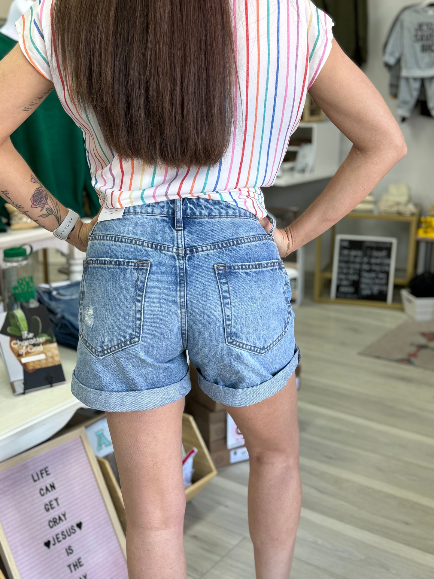 Jelly Jeans Mom Cuffed Shorts