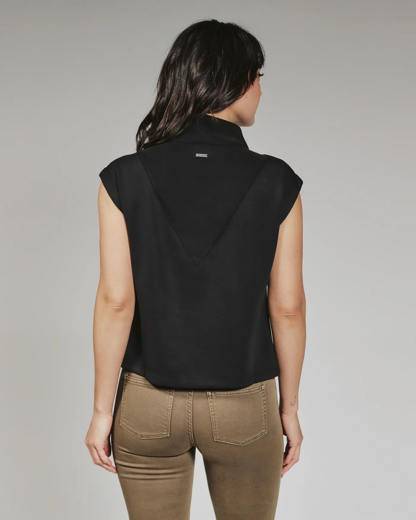 7 Diamonds Rev Sleeveless Pullover