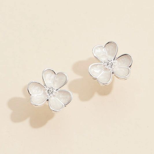 Delicate Flower Stud Earrings With Pearl Inlay