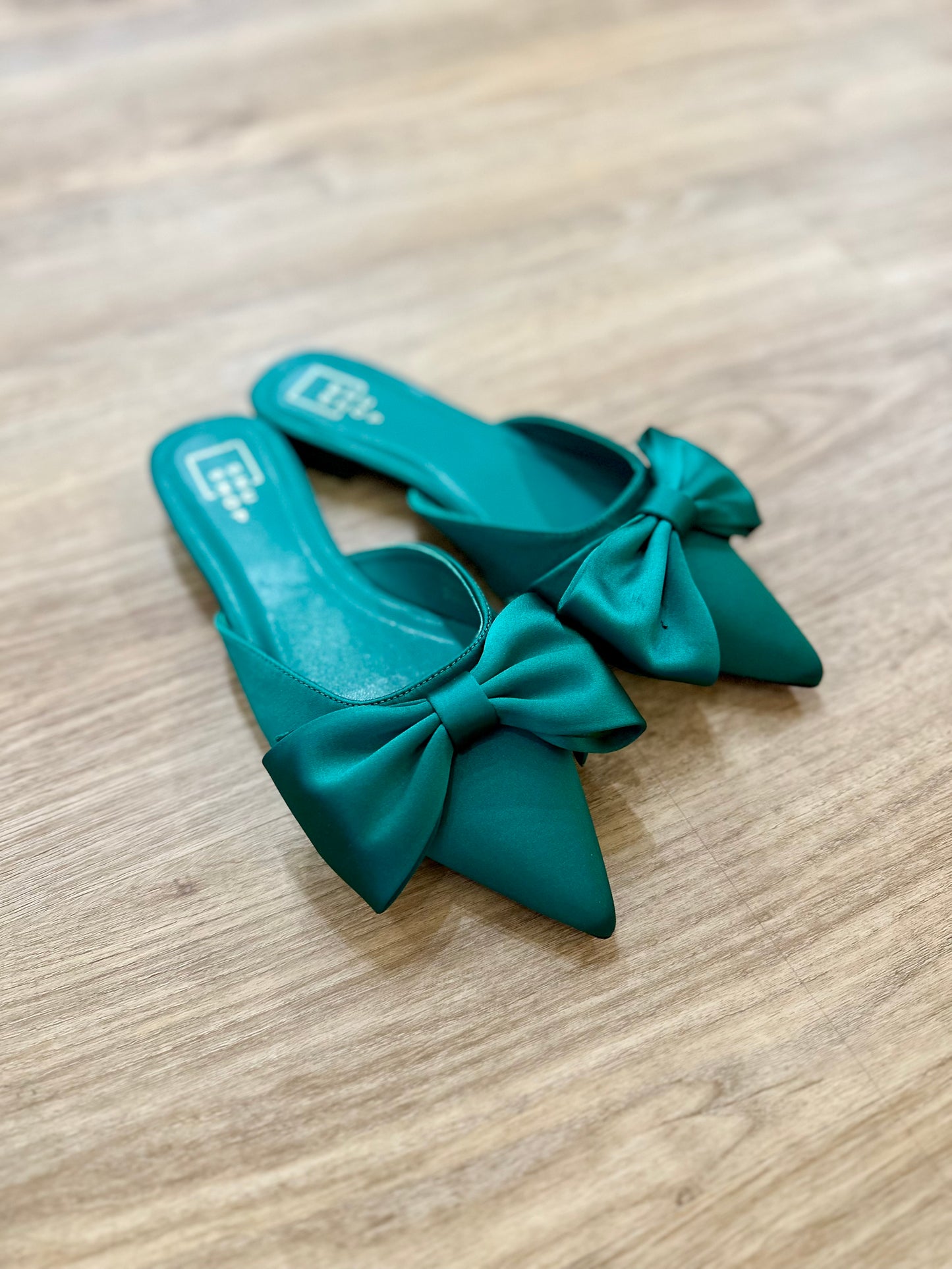 Satin Green Bow Flat