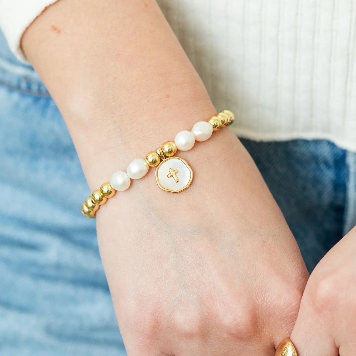 Freshwater Pearl/Gold Bead Cross Bracelet