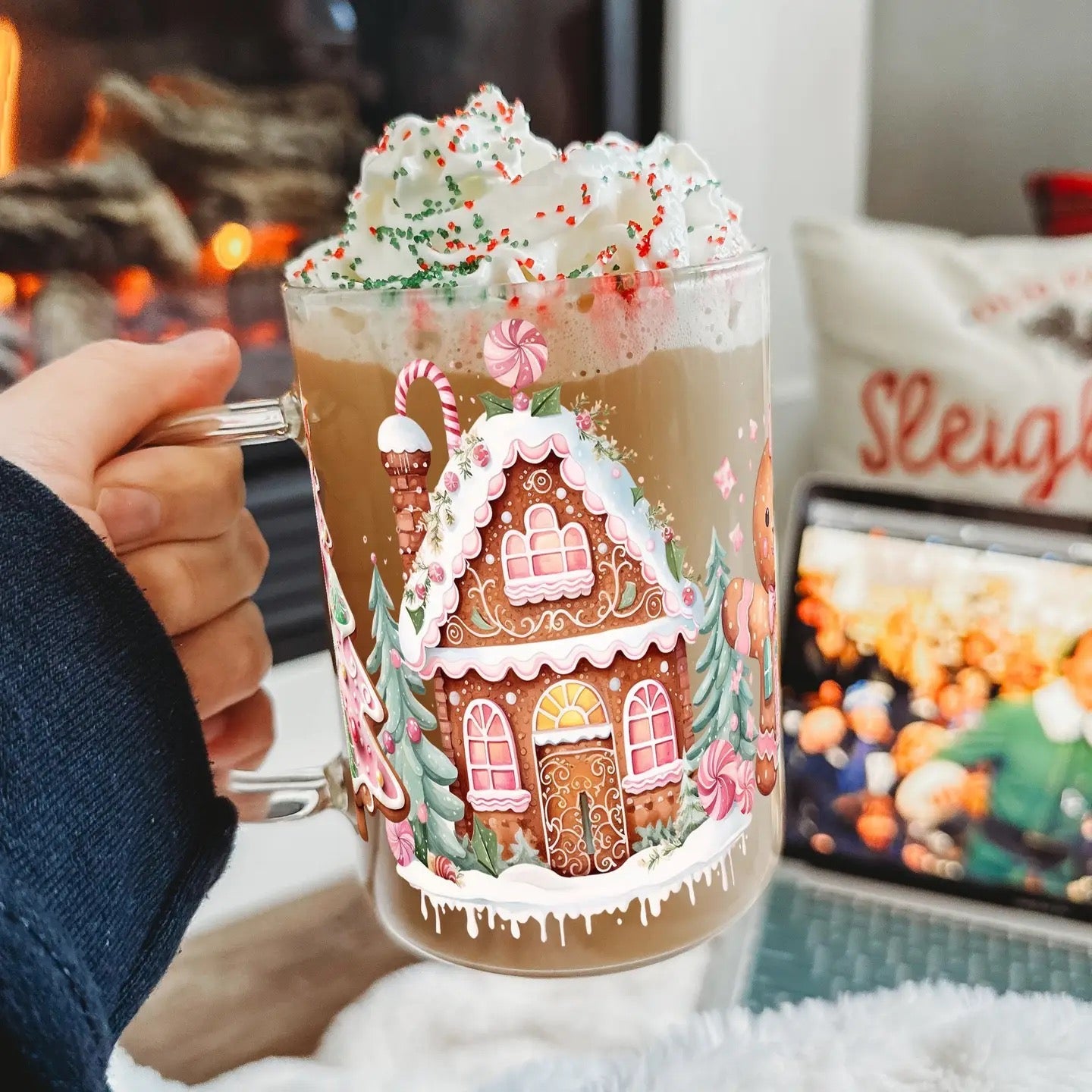 Pink Gingerbread House 17oz Glass Mug with Lid