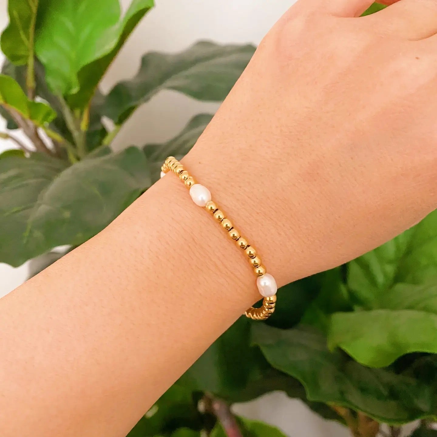 Freshwater Pearls Golden Bauble Bracelet
