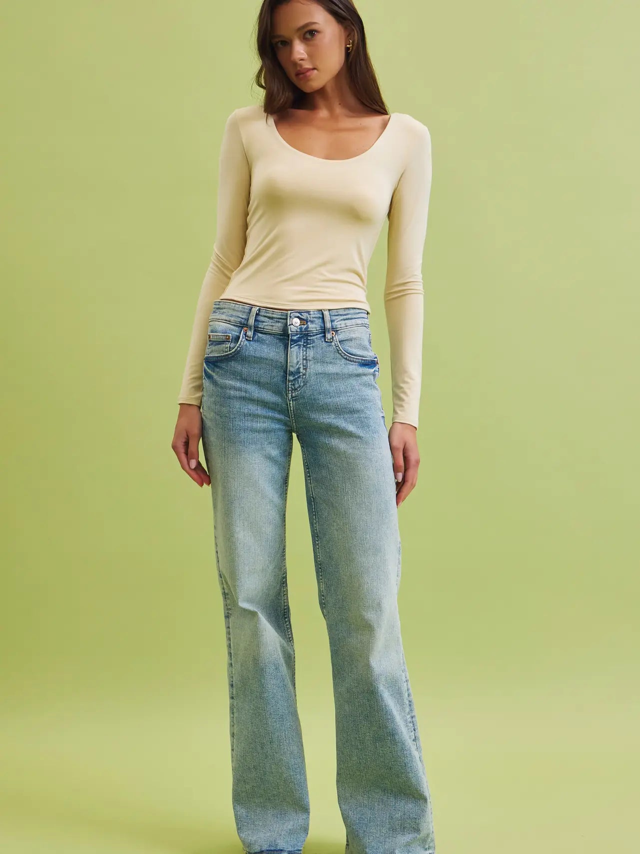 Basic Scoop Neck Long Sleeve Tee