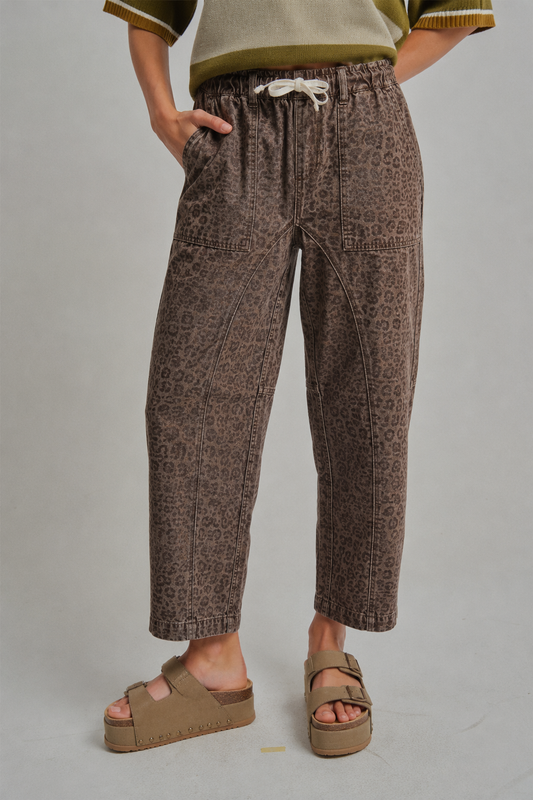 MID RISE CASUAL FIT VINTAGE LEOPARD PANTS