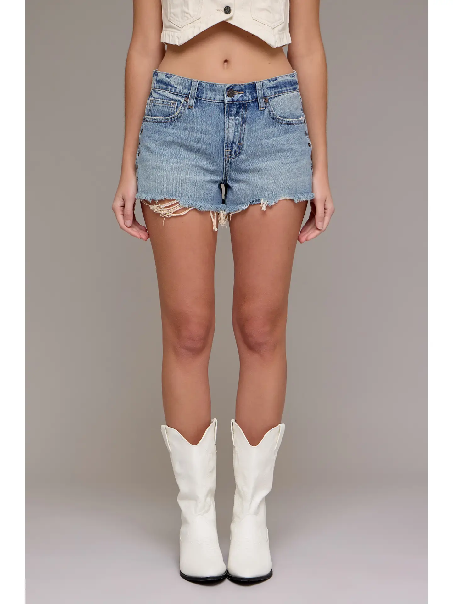 Medium Wash Rivet Embroidery Relaxed Short
